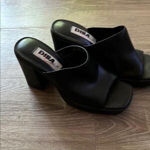 Vintage Women's Black Square Toe Heeled Mules 🤩